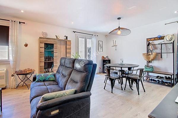 Maison de plain-pied avec piscine 4 pièces 89 m² habitables avec dépendance