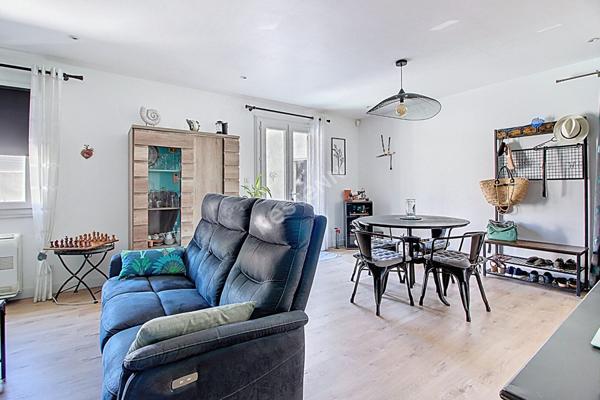 Maison de plain-pied avec piscine 4 pièces 89 m² habitables avec dépendance