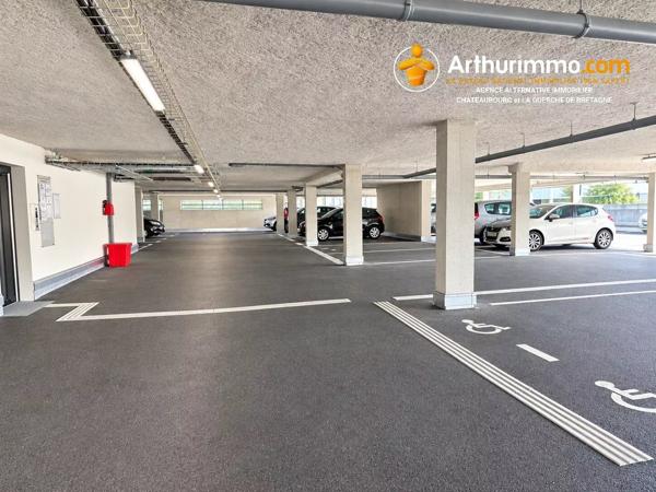 Vente                                                      Bureau
                        
                                         137 m2                     à Vitré