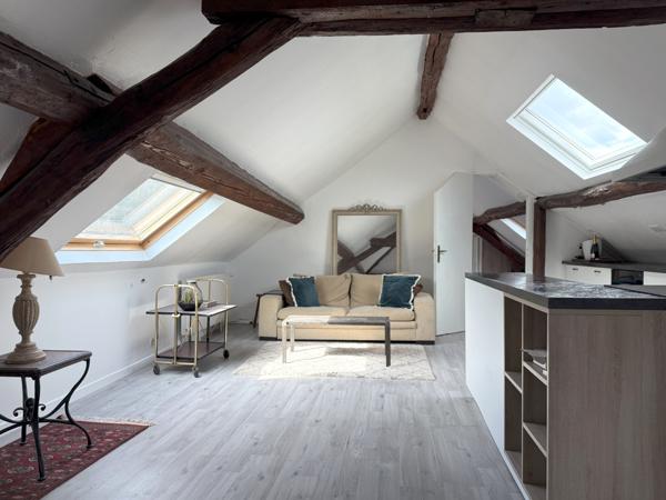 Villennes-sur-Seine (78670) Location Aigremont centre, 2 pièces 38m² Carrez, 81m² au sol - Parking intérieur - étage 3/3 -