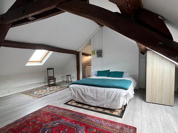 Villennes-sur-Seine (78670) Location Aigremont centre, 2 pièces 38m² Carrez, 81m² au sol - Parking intérieur - étage 3/3 -