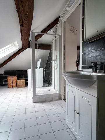 Villennes-sur-Seine (78670) Location Aigremont centre, 2 pièces 38m² Carrez, 81m² au sol - Parking intérieur - étage 3/3 -