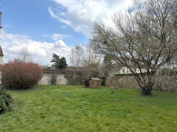 Villennes-sur-Seine (78670) Location Aigremont centre, 2 pièces 38m² Carrez, 81m² au sol - Parking intérieur - étage 3/3 -