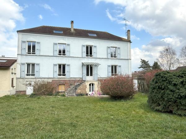 Villennes-sur-Seine (78670) Location Aigremont centre, 2 pièces 38m² Carrez, 81m² au sol - Parking intérieur - étage 3/3 -