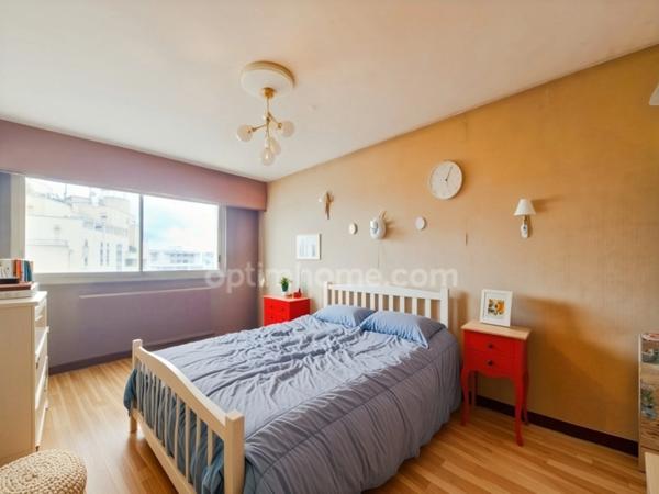 Appartement à vendre 4 pièces PAU (64)lumineux avec balcon + parking + cave – Hyper-centre de Pau