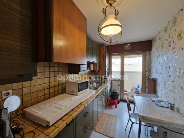 Appartement à vendre 4 pièces PAU (64)lumineux avec balcon + parking + cave – Hyper-centre de Pau