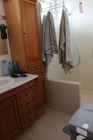 Maison individuelle de 98m² sur sous-sol avec garage sur un terrain clos de 855m², avec dépendances