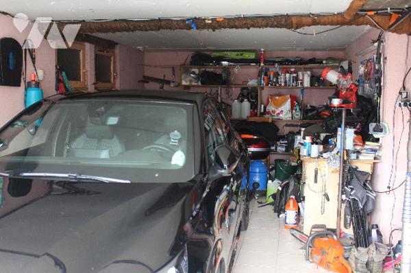 Maison individuelle de 98m² sur sous-sol avec garage sur un terrain clos de 855m², avec dépendances
