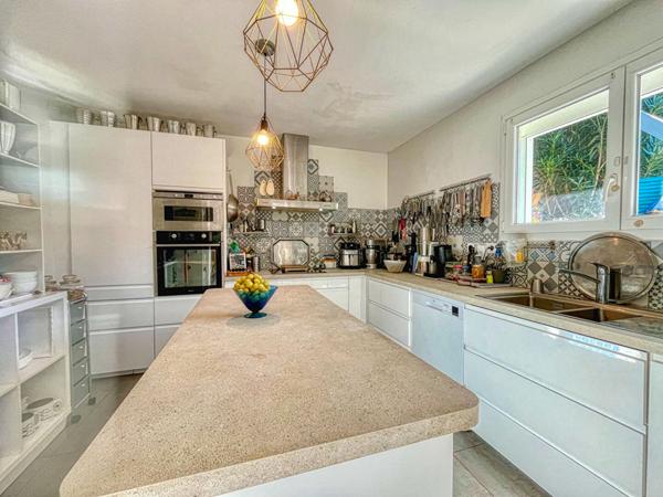 À vendre Maison de charme au style méditerranéen à Royan, à deux pas du Marché Central Royan