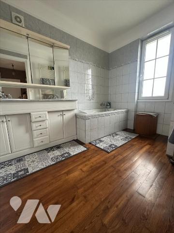 Montebourg centre Maison + Local