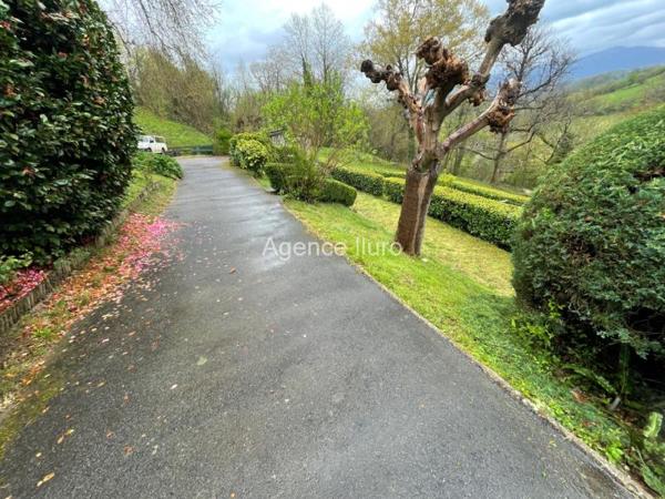 Maison - Oloron-sainte-marie - Réf.:205406 OLORON - VILLA DE CHARME T5 AVEC VUE DEGAGEE SUR LES MONTAGNES DANS UN ENVIRONNEMENT CALME ET PRIVILEGIE - ( BAISSE DE PRIX)