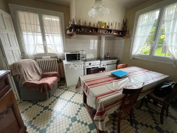 Maison - Oloron-sainte-marie - Réf.:205406 OLORON - VILLA DE CHARME T5 AVEC VUE DEGAGEE SUR LES MONTAGNES DANS UN ENVIRONNEMENT CALME ET PRIVILEGIE - ( BAISSE DE PRIX)