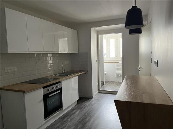 Appartement à louer 600 € CC LA ROCHELLE 1 pièce 24 m² DPE D