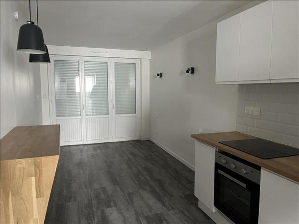 Appartement à louer 600 € CC LA ROCHELLE 1 pièce 24 m² DPE D