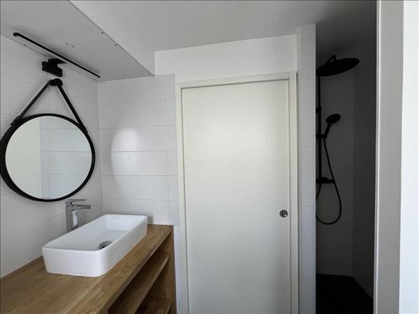 Appartement à louer 600 € CC LA ROCHELLE 1 pièce 24 m² DPE D