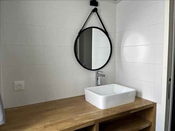 Appartement à louer 600 € CC LA ROCHELLE 1 pièce 24 m² DPE D