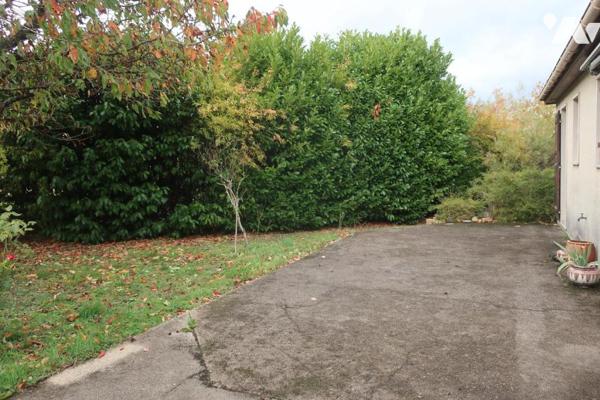 Maison T4 de plain-pied - garage - Jardin. 509 m² cadastré.
