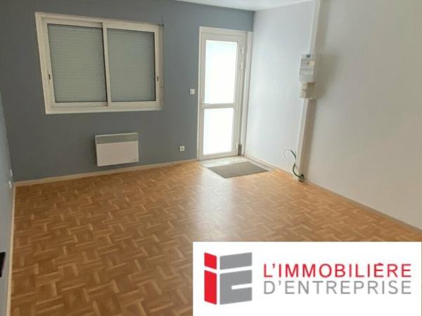 Entrepot de 160m2 à PLESCOP