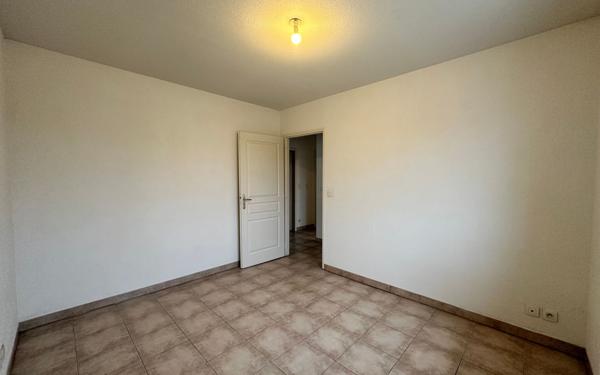 Appartement à louer    4 pièces •  Llupia