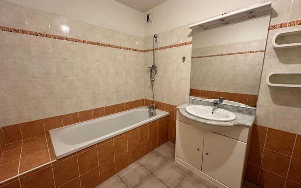 Appartement à louer    4 pièces •  Llupia