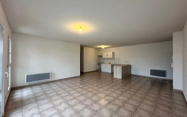 Appartement à louer    4 pièces •  Llupia