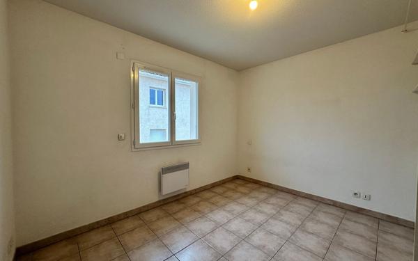 Appartement à louer    4 pièces •  Llupia