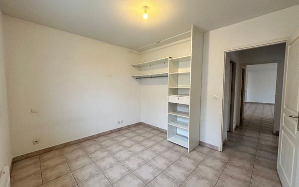 Appartement à louer    4 pièces •  Llupia