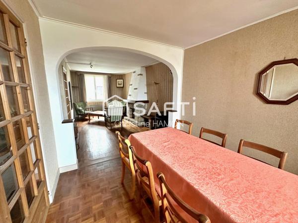 Maison avec combles, garage, jardin et annexes