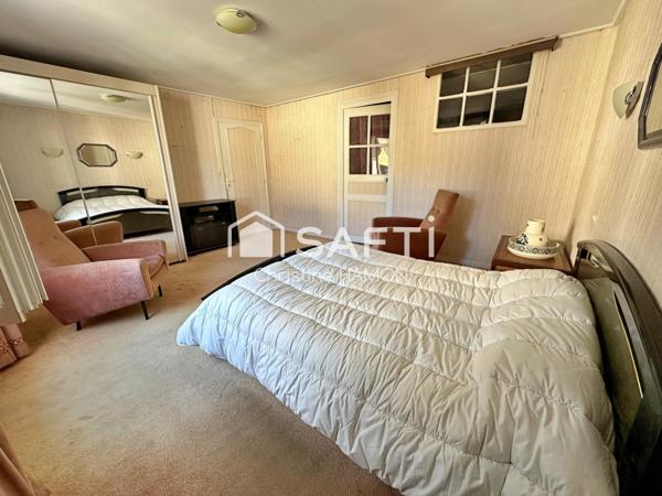 Maison avec combles, garage, jardin et annexes