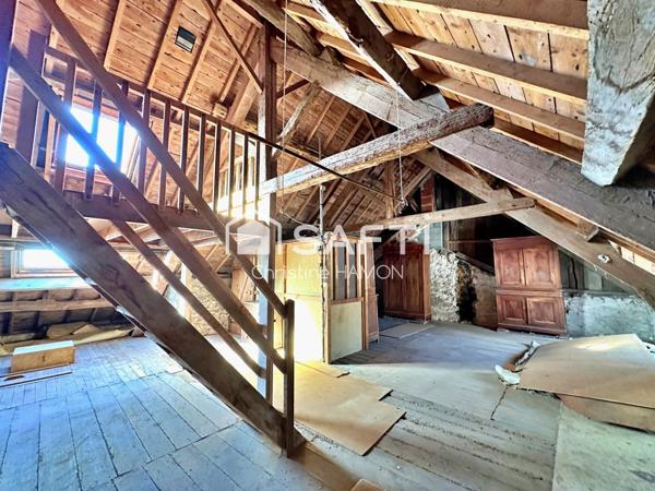 Maison avec combles, garage, jardin et annexes