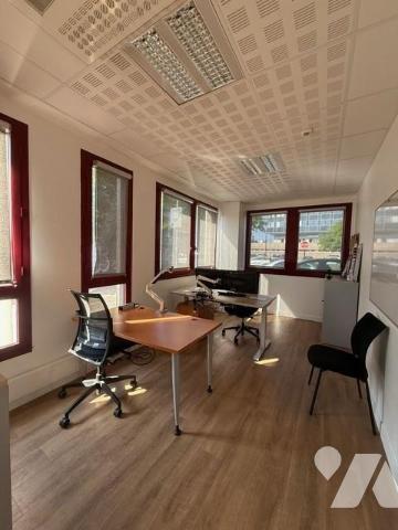 ILE DE NANTES BUREAUX EN PLEINE PROPRIETE AVEC PARKINGS