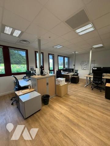 ILE DE NANTES BUREAUX EN PLEINE PROPRIETE AVEC PARKINGS