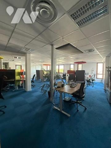 ILE DE NANTES BUREAUX EN PLEINE PROPRIETE AVEC PARKINGS