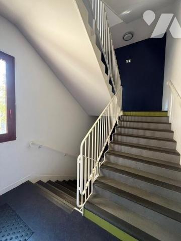 ILE DE NANTES BUREAUX EN PLEINE PROPRIETE AVEC PARKINGS