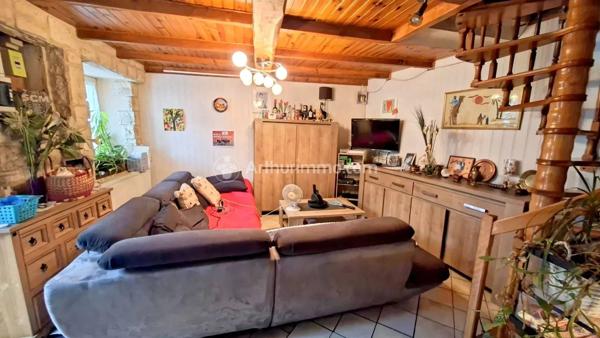 Vente                                                      Maison de village
                        
                     5 pièces                      87 m2                     à Aiguefonde