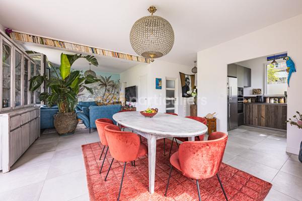 Vente
                Maison162 m² - 6 Pièces -
                    tes (44)