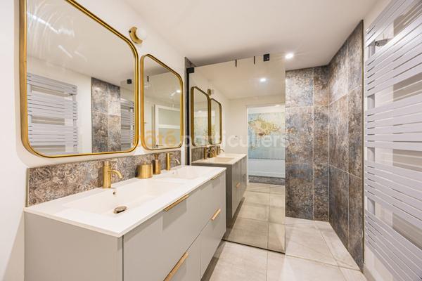 Vente
                Maison162 m² - 6 Pièces -
                    tes (44)
