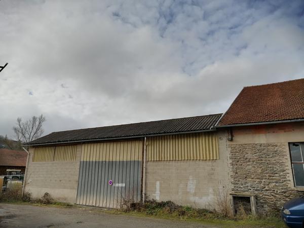 Decazeville : Entrepôt avec terrain attenant