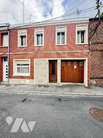Ensemble immobilier composé de deux maisons et de deux garages