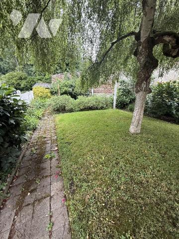 Ensemble immobilier composé de deux maisons et de deux garages