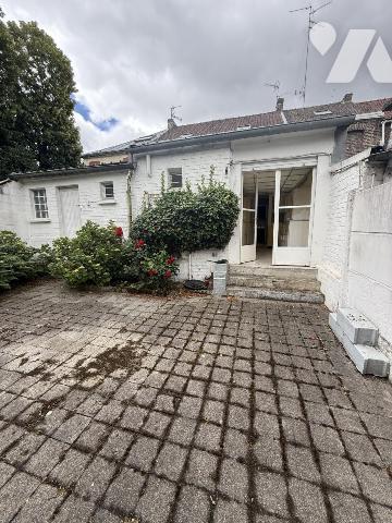 Ensemble immobilier composé de deux maisons et de deux garages
