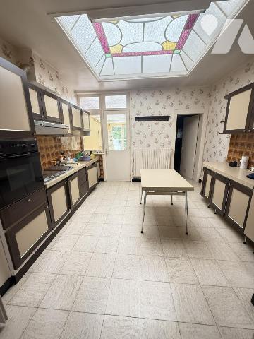 Ensemble immobilier composé de deux maisons et de deux garages
