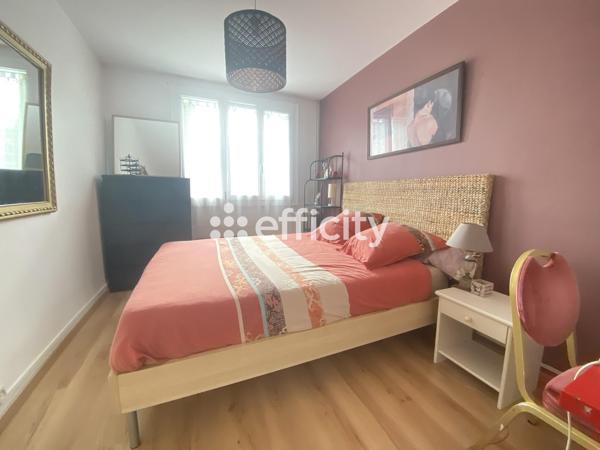 Appartement
         5 pièces
        - 84 m² 259 000 € *