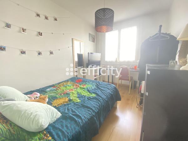 Appartement
         5 pièces
        - 84 m² 259 000 € *