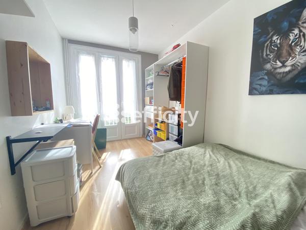 Appartement
         5 pièces
        - 84 m² 259 000 € *