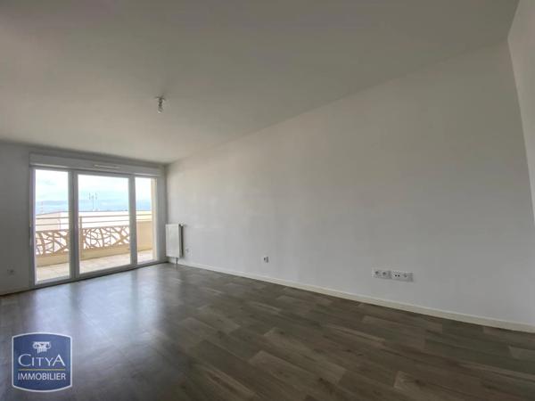 Appartement à louer 2 pièces 47.6m² Chartres (28000)