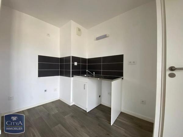 Appartement à louer 2 pièces 47.6m² Chartres (28000)