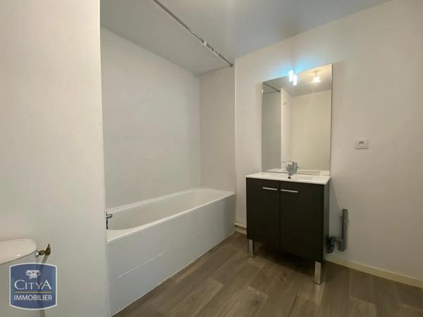 Appartement à louer 2 pièces 47.6m² Chartres (28000)