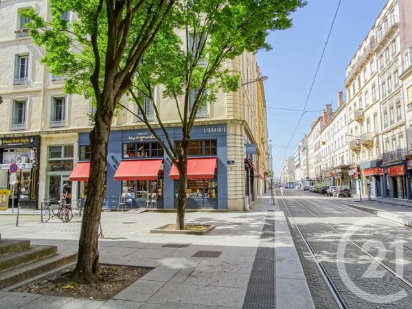 Appartement F4 à vendre  4 pièces - 66,52 m 2   LYON  - 69007