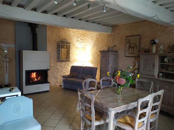 Propriété de caractère : Maison rénovée 80m² avec 1.25ha de terrain et 180m2 de dépendances